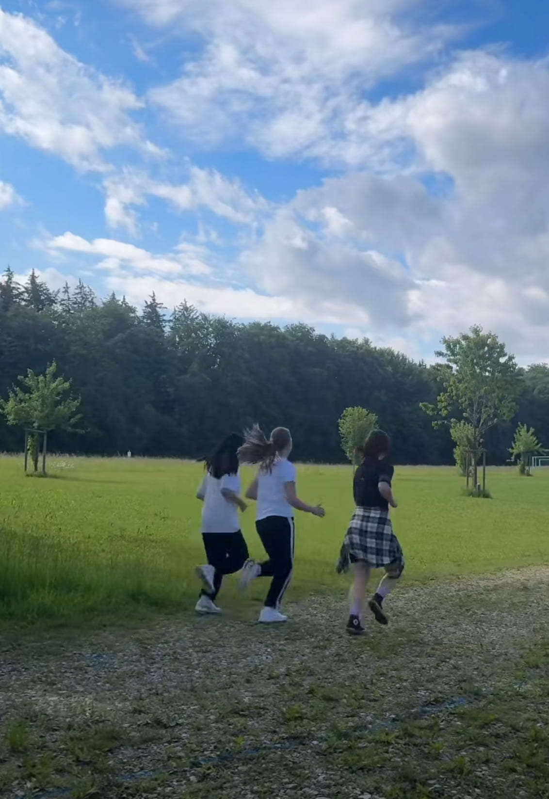 Hadassah, Red and Elin running in 5k